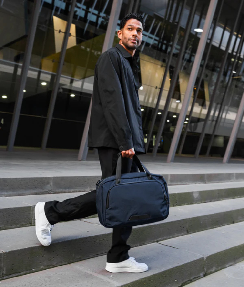 Alpaka Bravo Brief 商務手提包
雙模式攜帶：配有加厚手提帶與可拆卸肩帶，隨時切換攜帶模式，應對多場景使用需求。