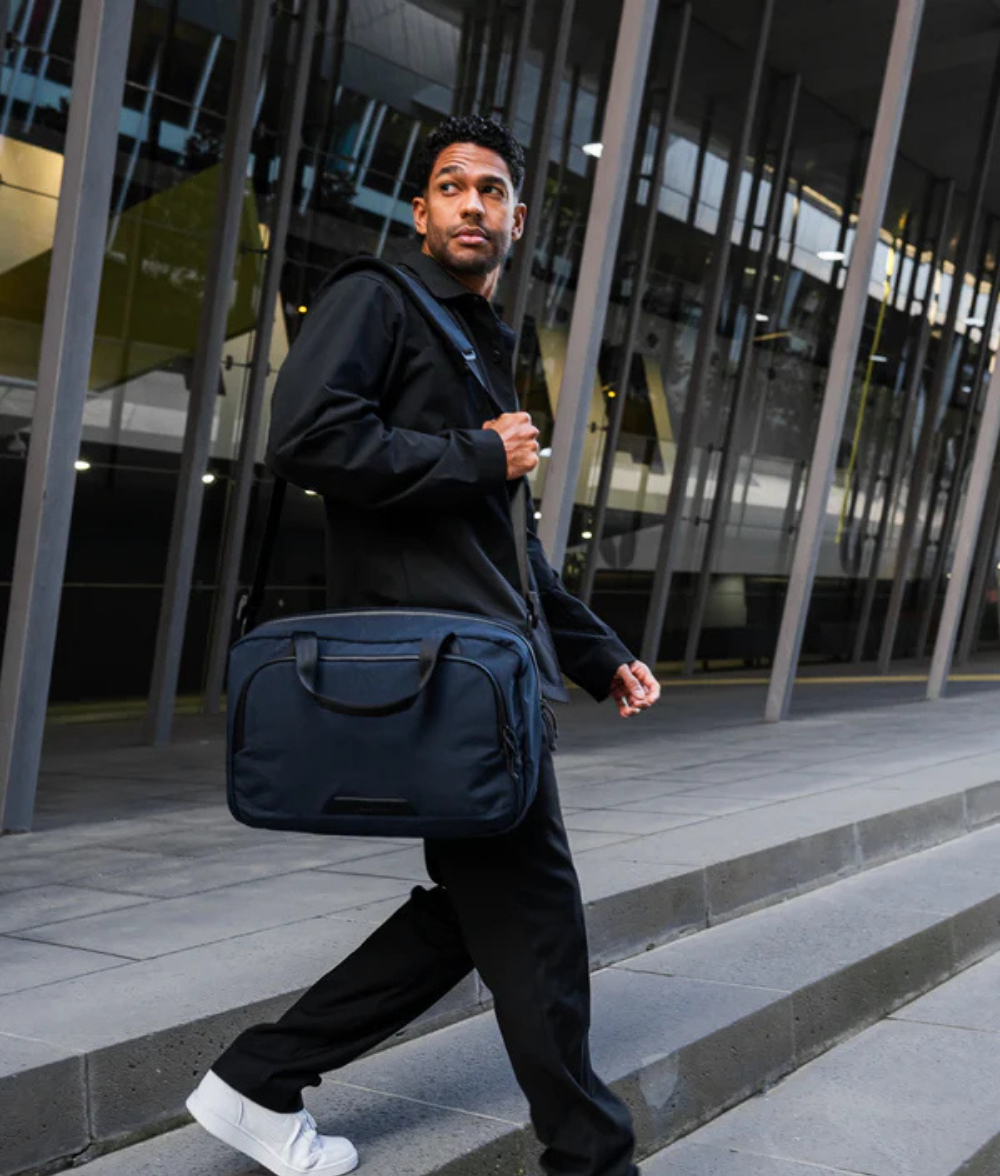 Alpaka Bravo Brief 商務手提包
雙模式攜帶：配有加厚手提帶與可拆卸肩帶，隨時切換攜帶模式，應對多場景使用需求。