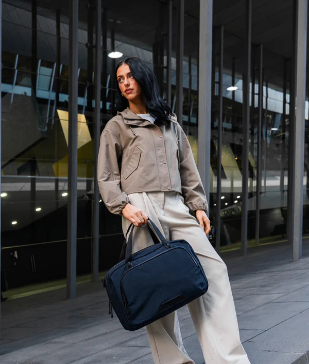 Alpaka Bravo Brief 商務手提包
雙模式攜帶：配有加厚手提帶與可拆卸肩帶，隨時切換攜帶模式，應對多場景使用需求。