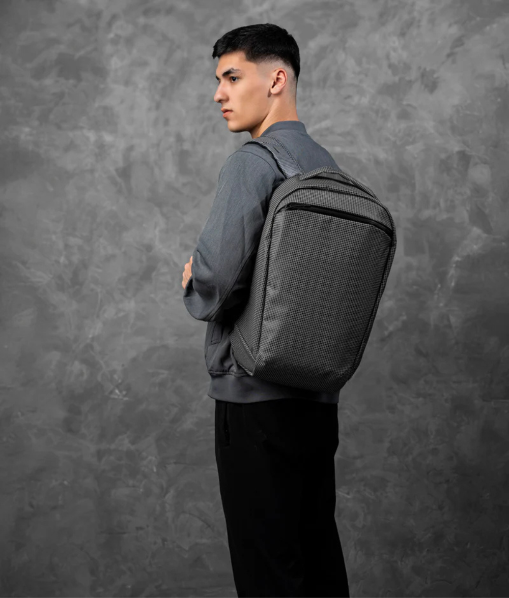 Alpaka Momentum Backpack 超輕通勤背包 22L