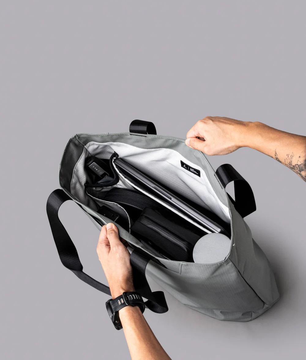 Alpaka Elements Tote (L) 托特包
配有 16 吋筆記型電腦隔層