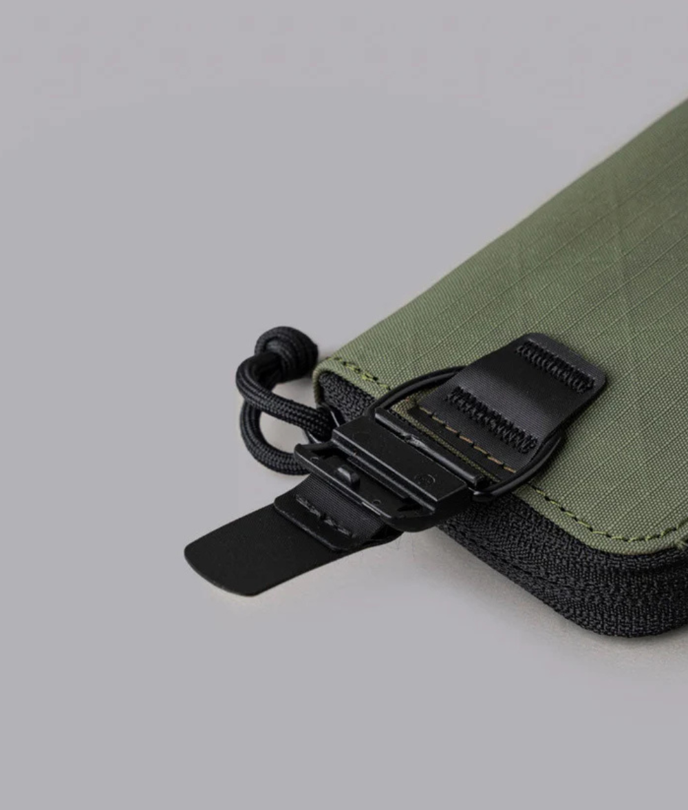 可搭配 ALPAKA HUB 系統，提升攜帶靈活性。