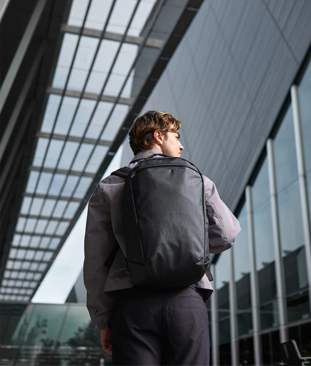 Alpaka Momentum Backpack 超輕通勤背包 22L