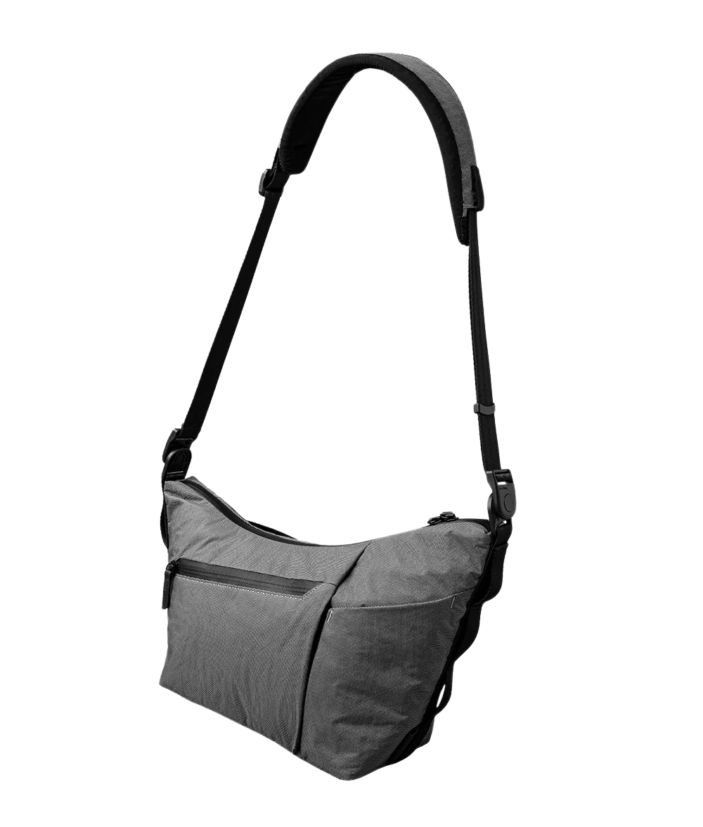 Flow Satchel Cyber Edition 限量多功能側肩包