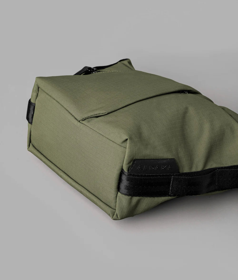 Alpaka Flow Satchel 側肩包