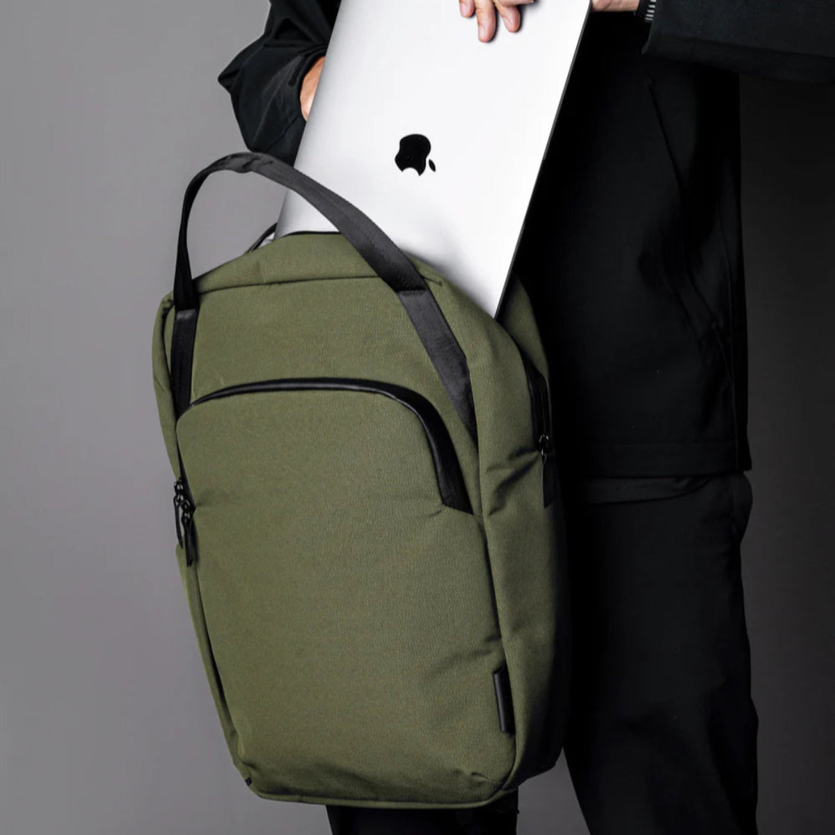 背帶可收納，讓外觀更簡潔俐落