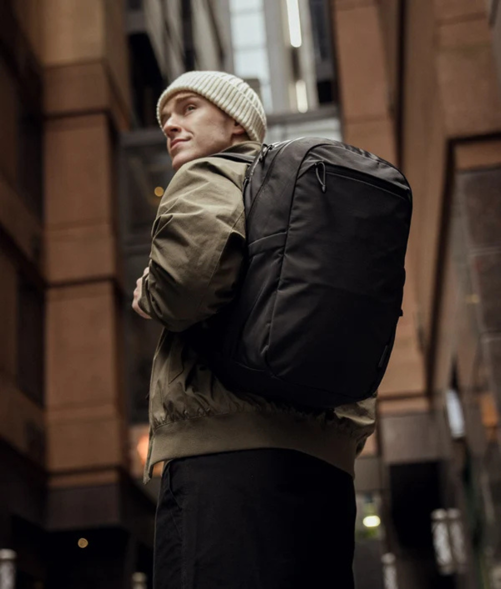 Essential Backpack Pro 22L 防潑水背包