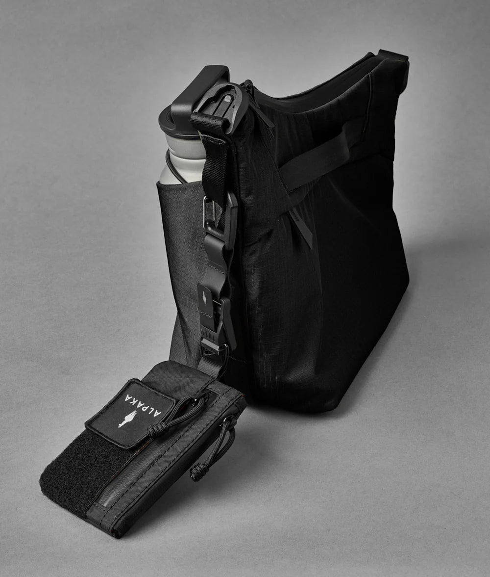 Alpaka Flow Satchel 側肩包
可與Hub相關配件連接