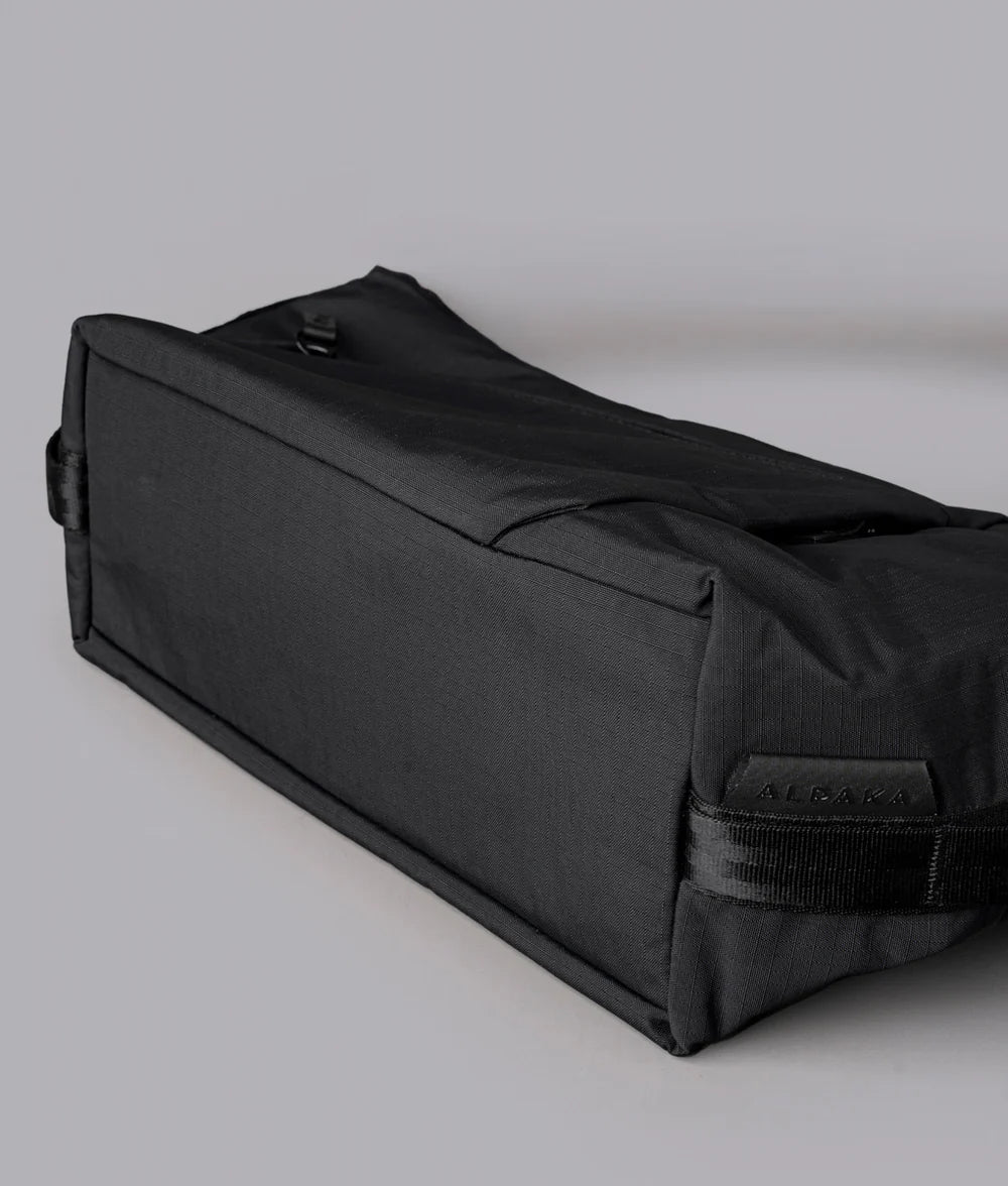 Alpaka Flow Satchel 側肩包
