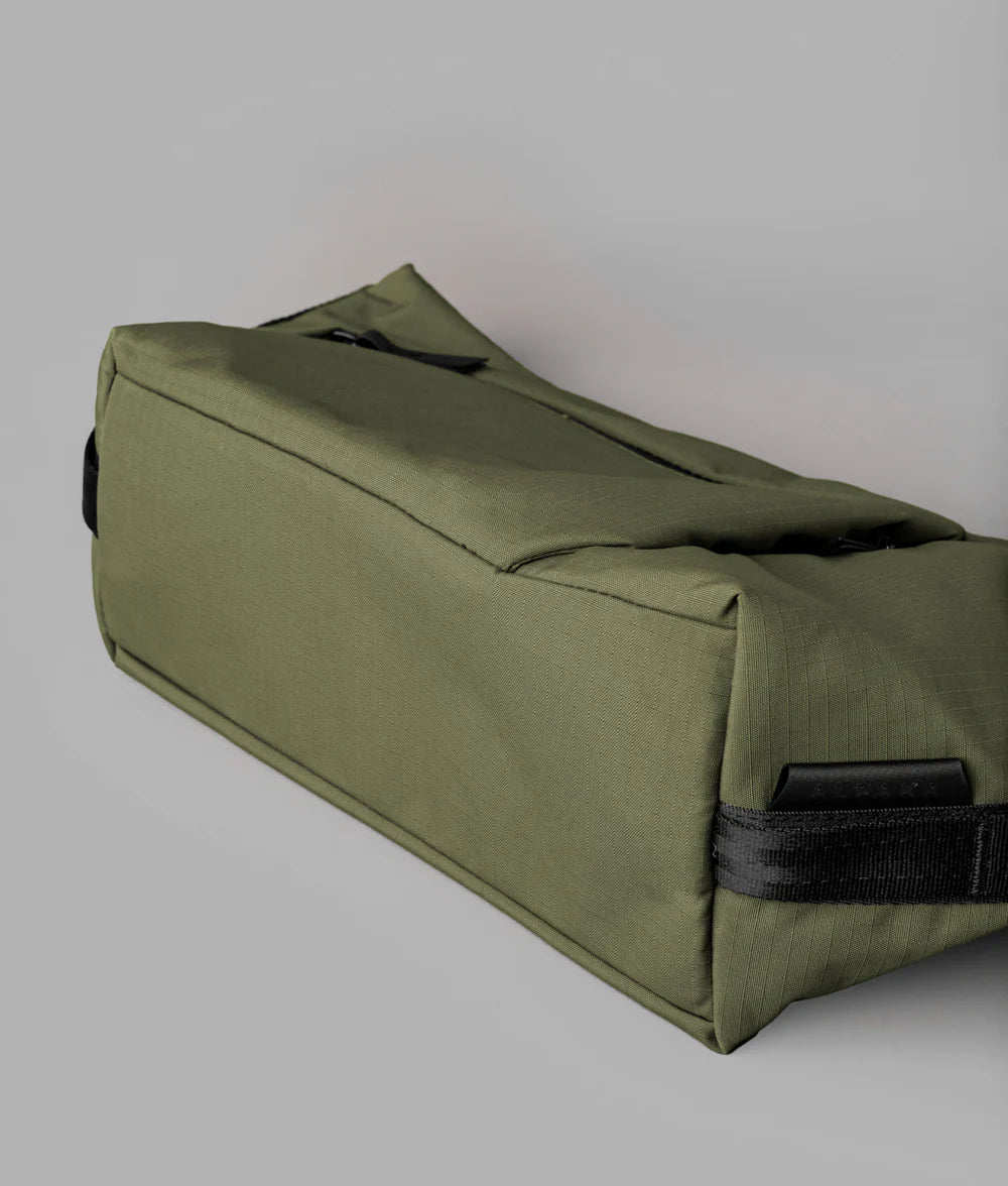 Alpaka Flow Satchel 側肩包