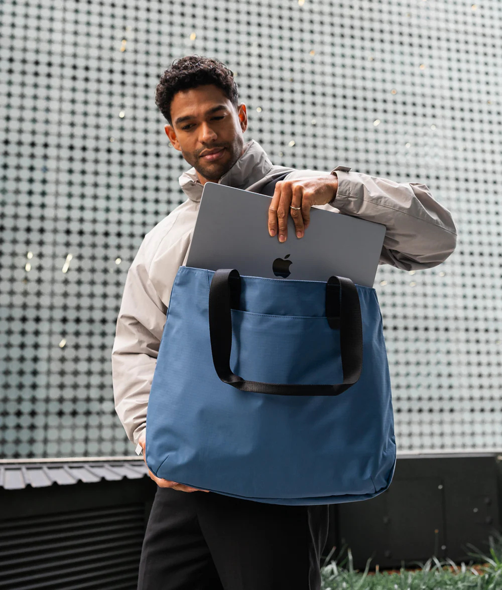 Alpaka Elements Tote (L) 托特包
配有 16 吋筆記型電腦隔層