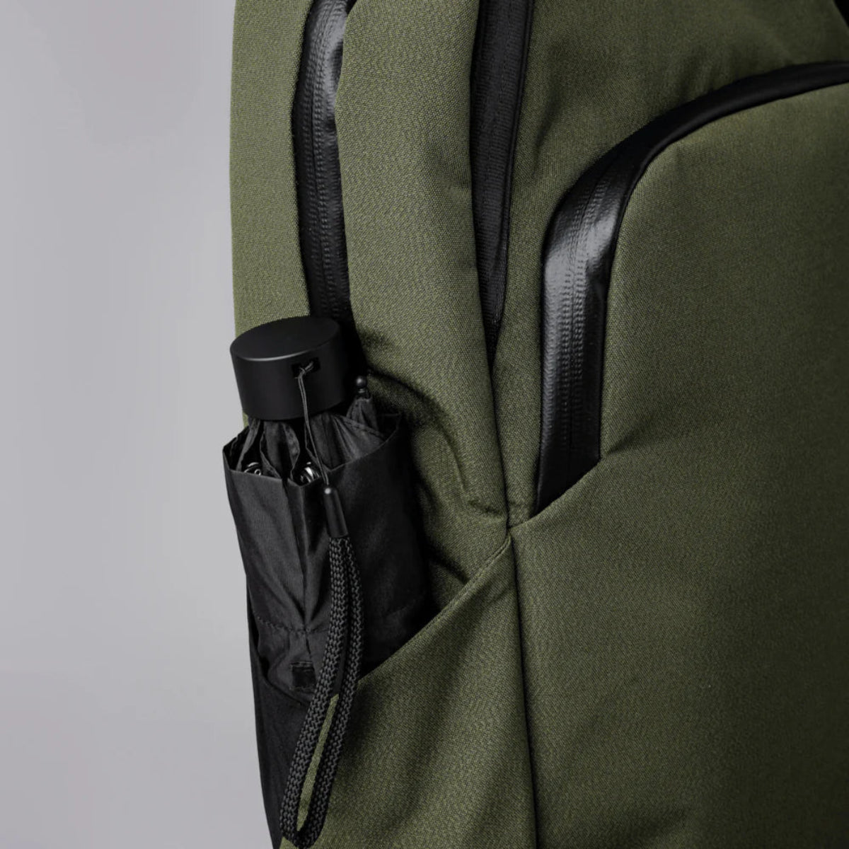 背帶可收納，讓外觀更簡潔俐落