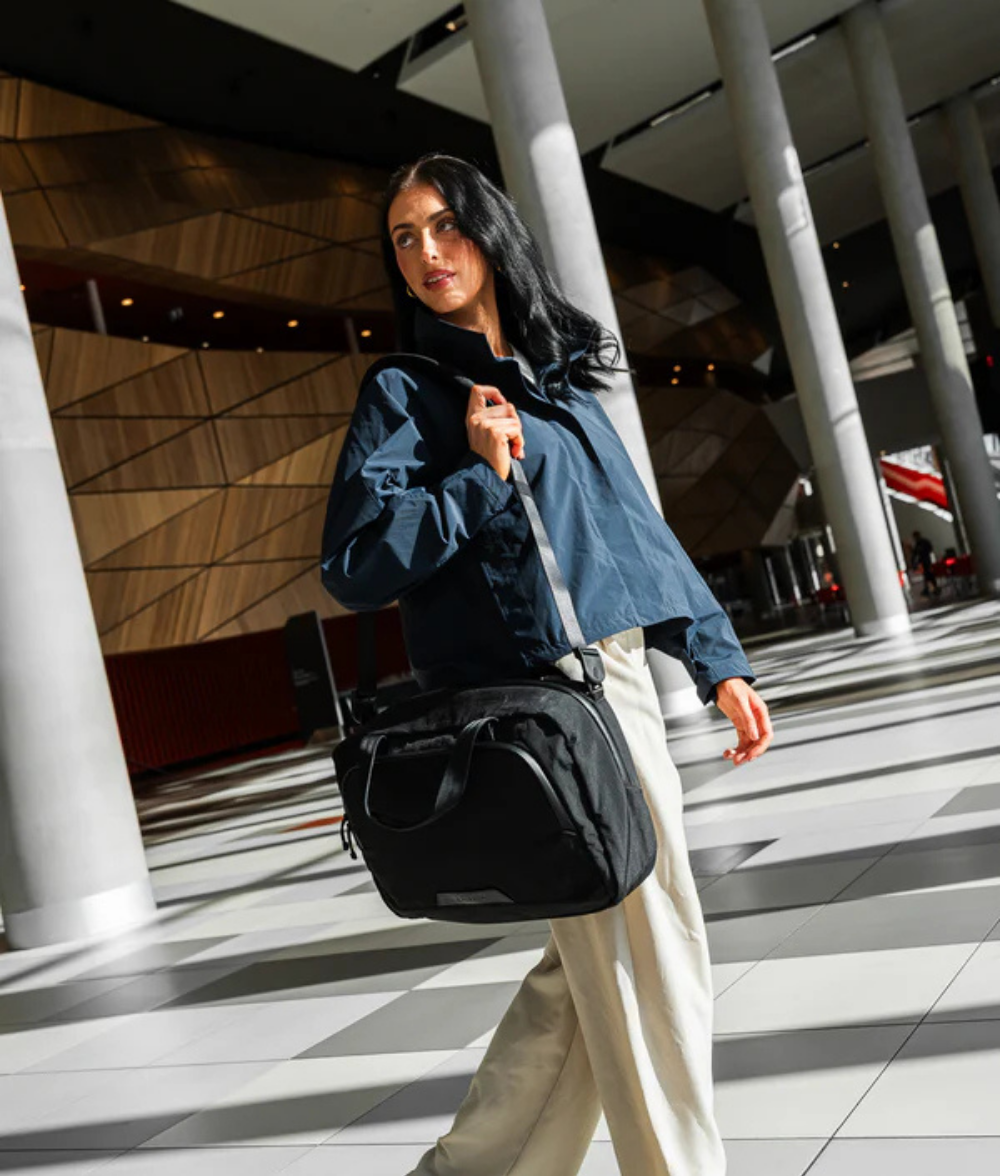 Alpaka Bravo Brief 商務手提包
雙模式攜帶：配有加厚手提帶與可拆卸肩帶，隨時切換攜帶模式，應對多場景使用需求。