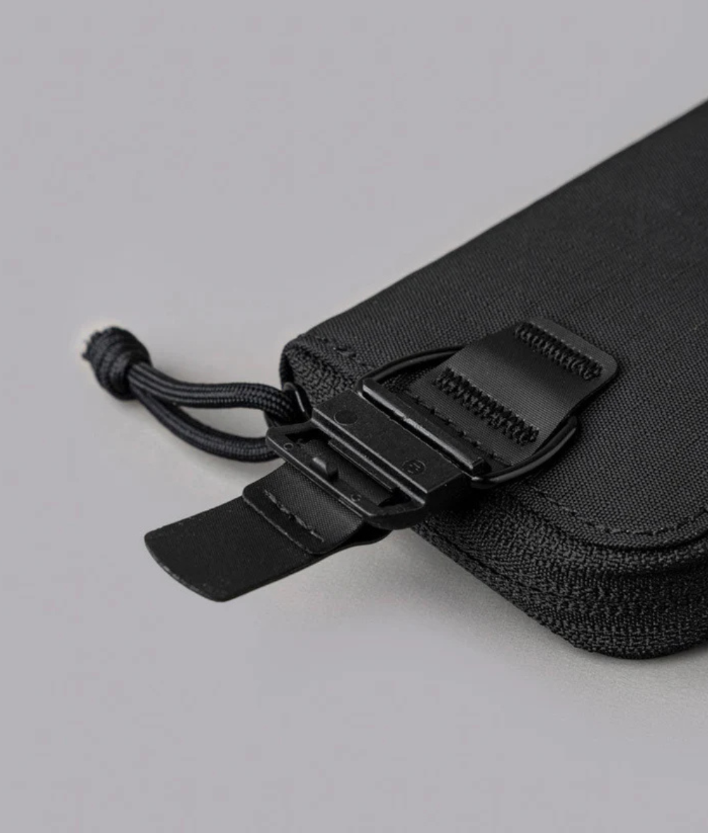 可搭配 ALPAKA HUB 系統，提升攜帶靈活性。