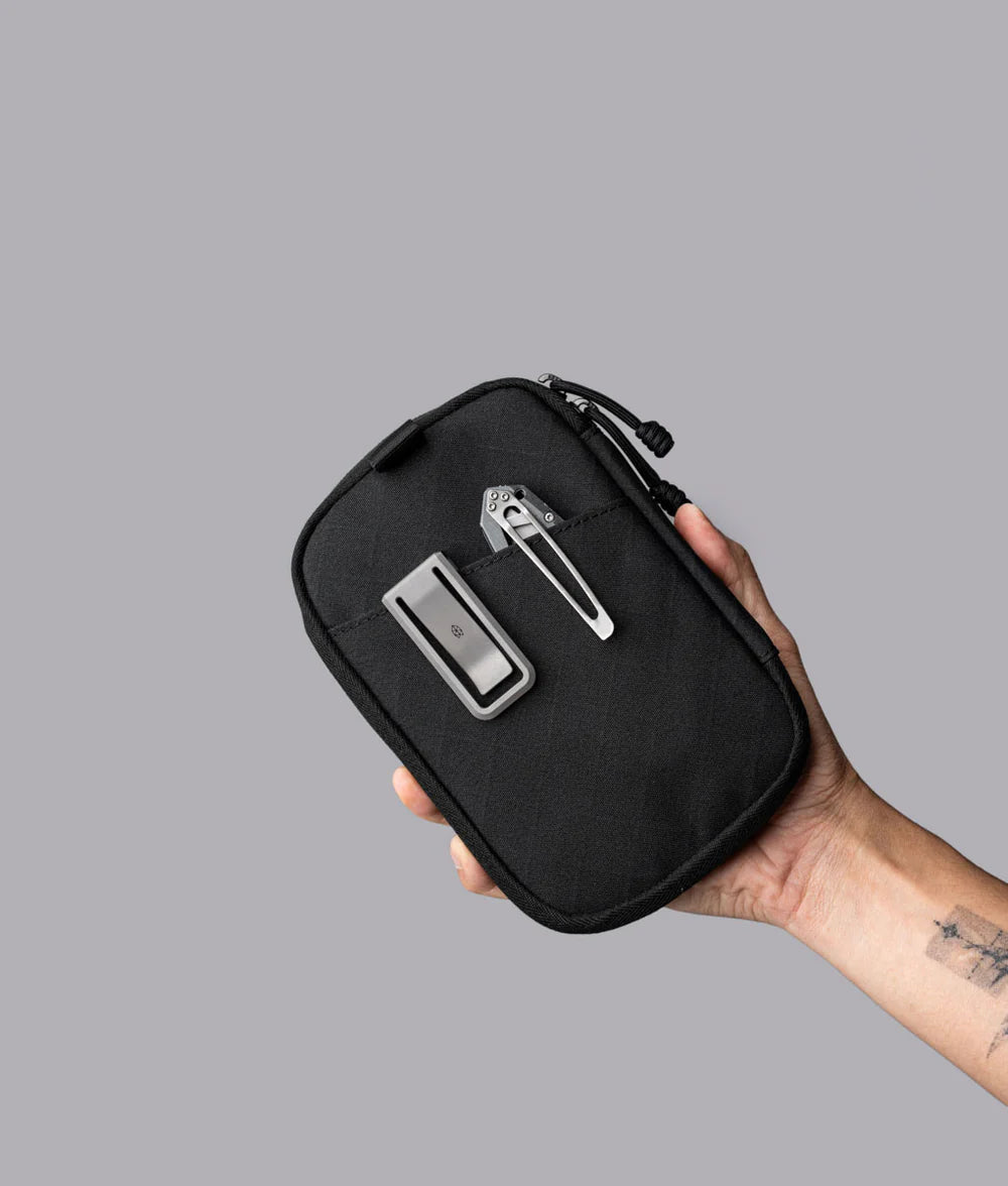 外側的兩個滑袋和一個拉鍊袋將改變您與日常用品互動的方式。