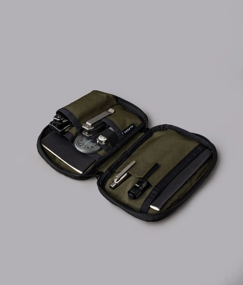 7 個內部口袋，可放置 EDC 工具