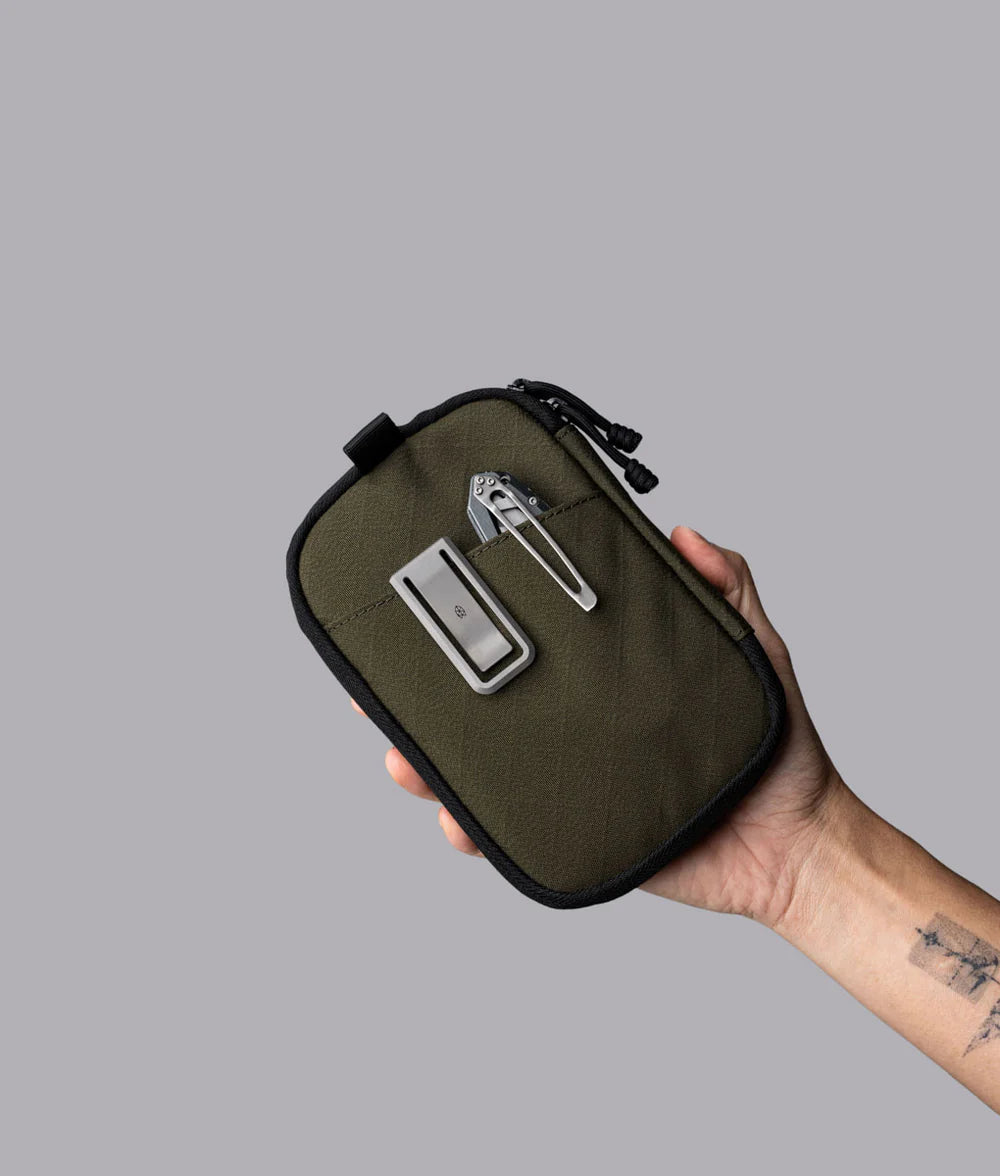 外側的兩個滑袋和一個拉鍊袋將改變您與日常用品互動的方式。