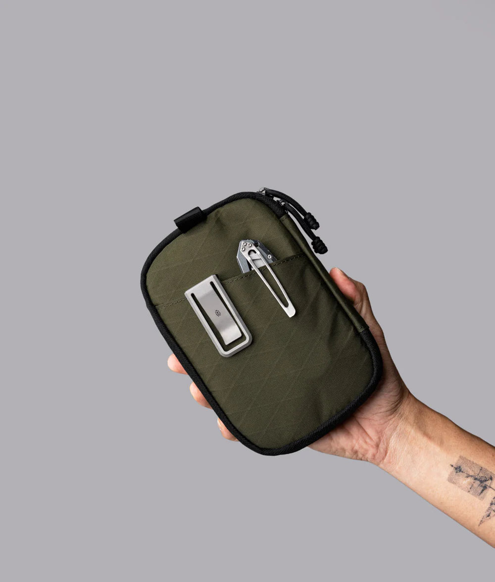 外側的兩個滑袋和一個拉鍊袋將改變您與日常用品互動的方式。