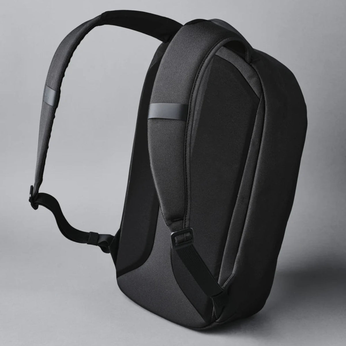 可搭配 MOD 系統配件 - 擴展功能性，如加掛小型收納袋