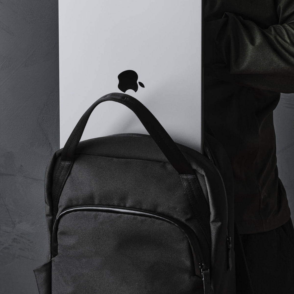 採用 Axoflux 再生環保面料，兼顧永續與耐用性