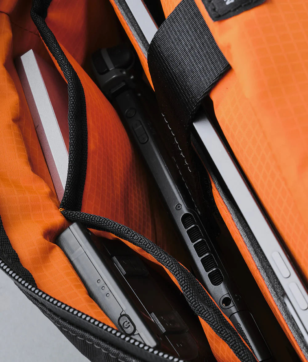 可容納 11 吋 iPad Pro 及其他必需品