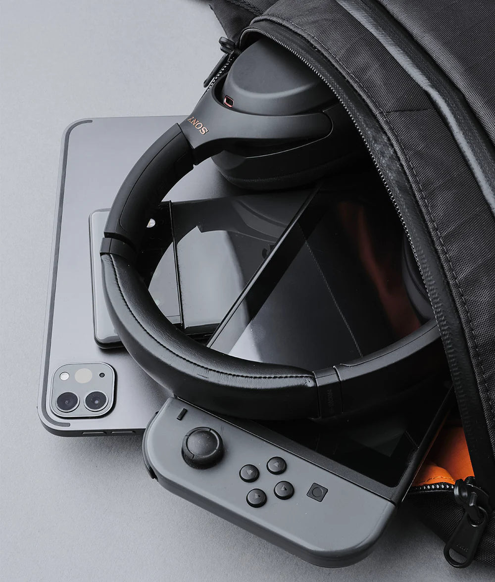 可容納 11 吋 iPad Pro 及其他必需品