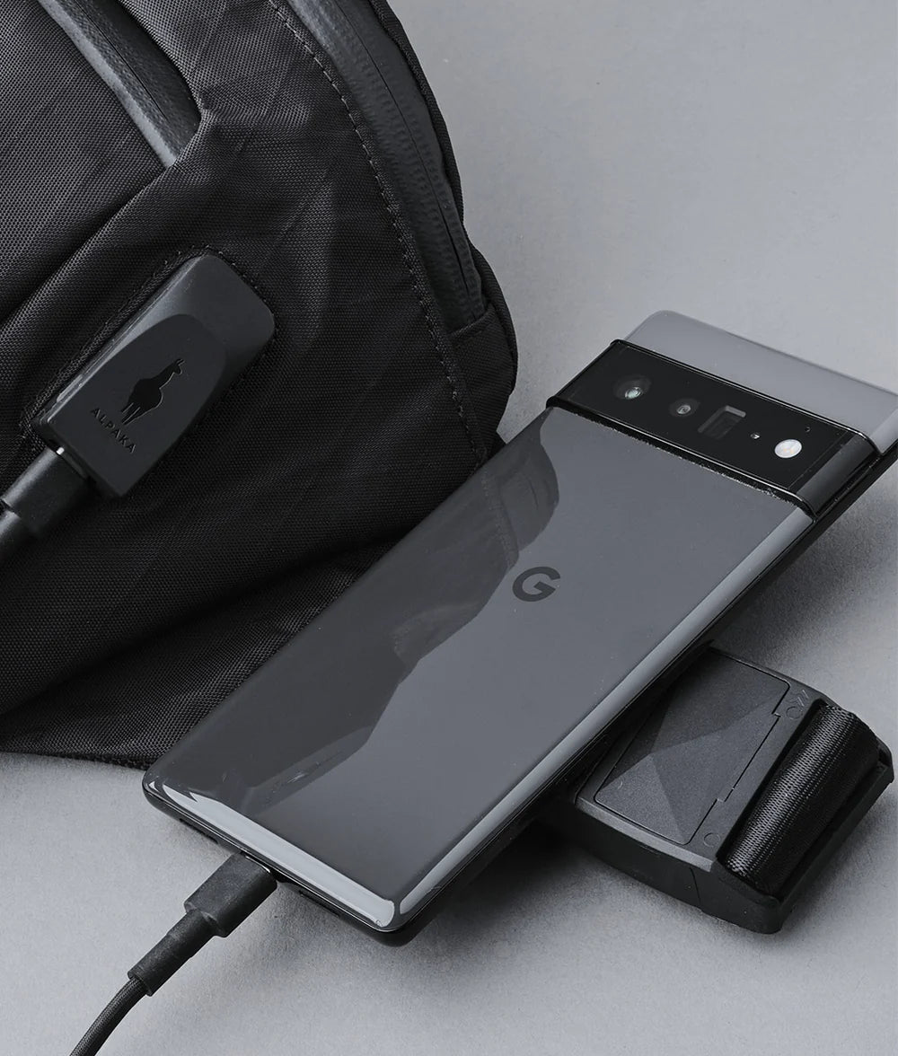 配備 USB-C 充電埠，方便隨時為電子設備充電。