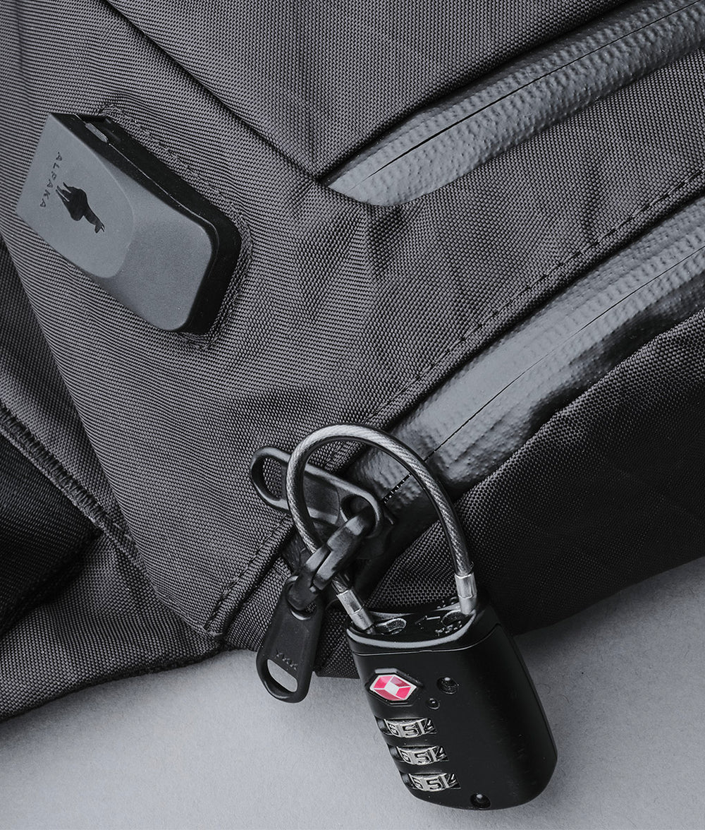 可鎖定的拉鍊為您的貴重物品增加了安全性。