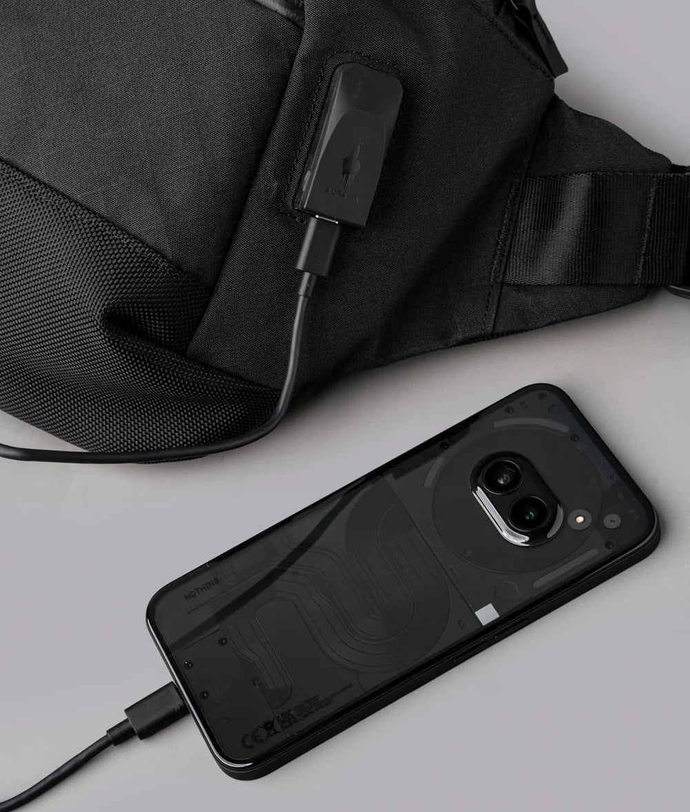 配備 USB-C 充電埠，方便隨時為電子設備充電。