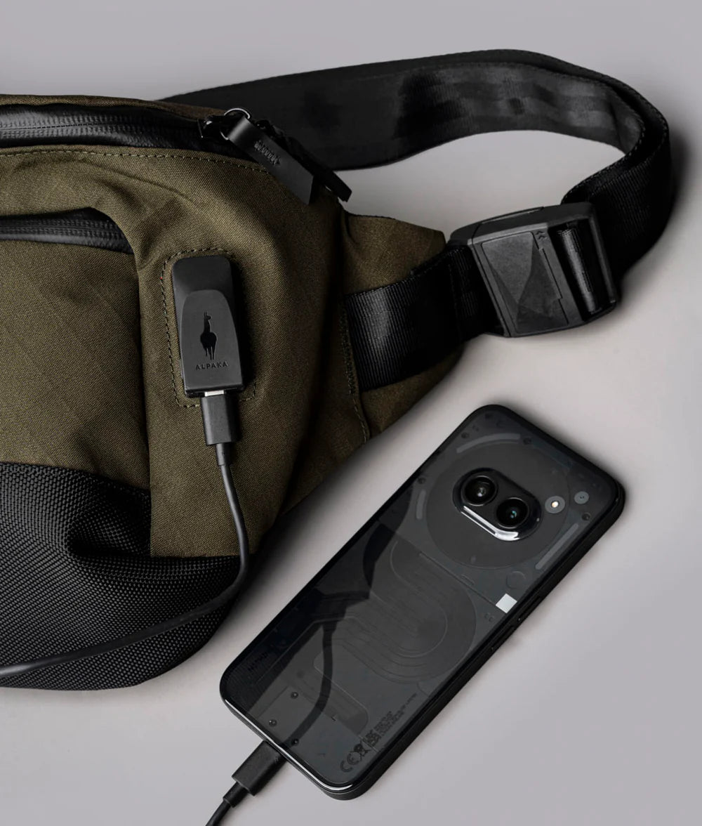 配備 USB-C 充電埠，方便隨時為電子設備充電。