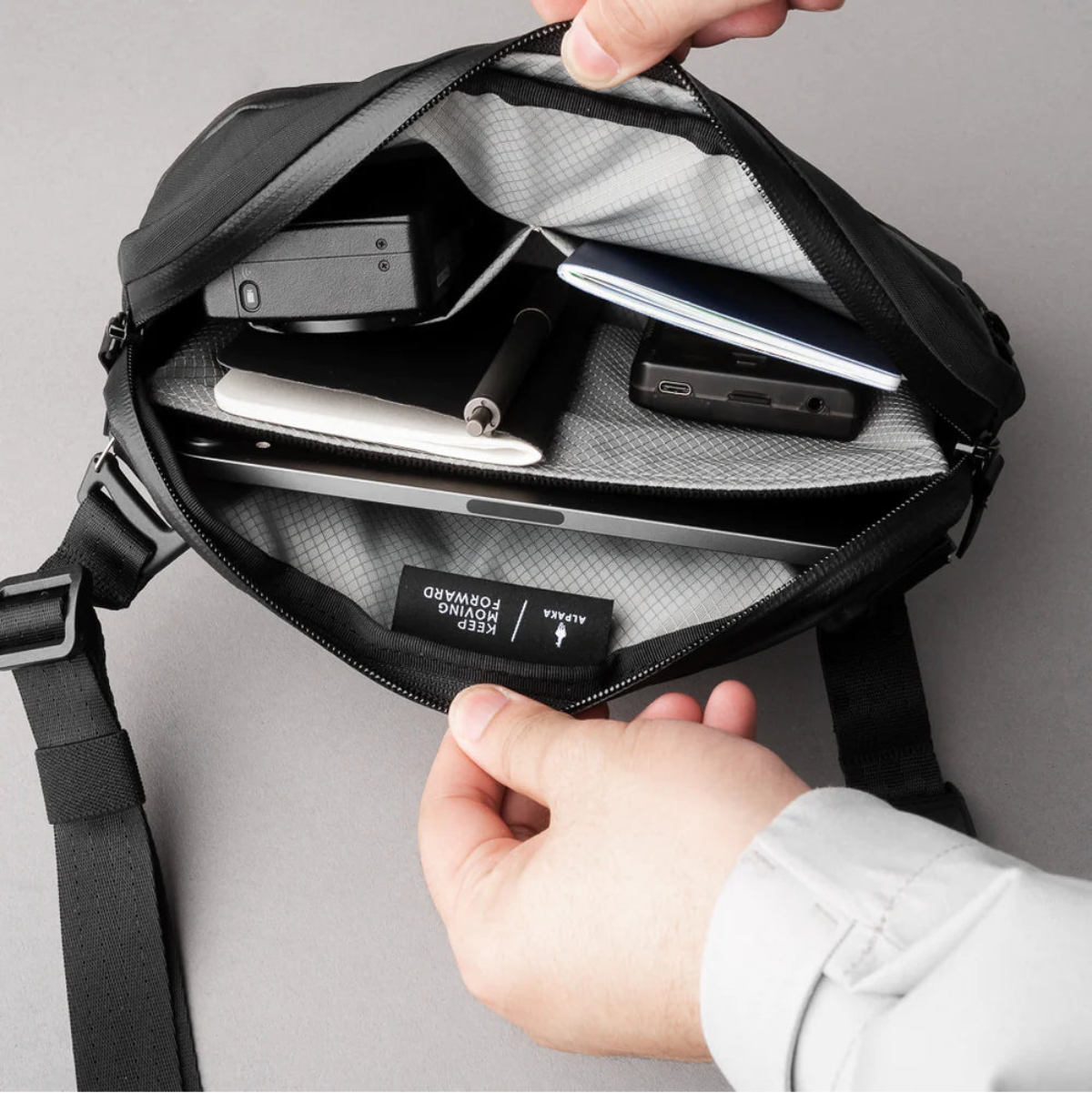 耐用設計 - 採用 耐磨、抗撕裂材料，確保長時間使用壽命