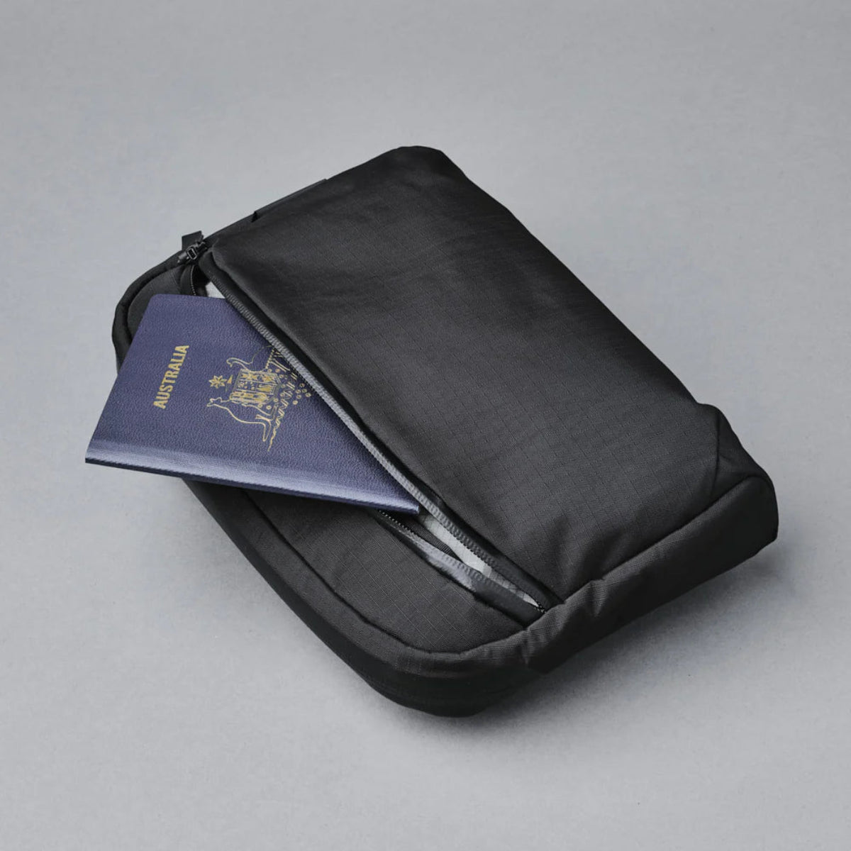 耐用設計 - 採用 耐磨、抗撕裂材料，確保長時間使用壽命