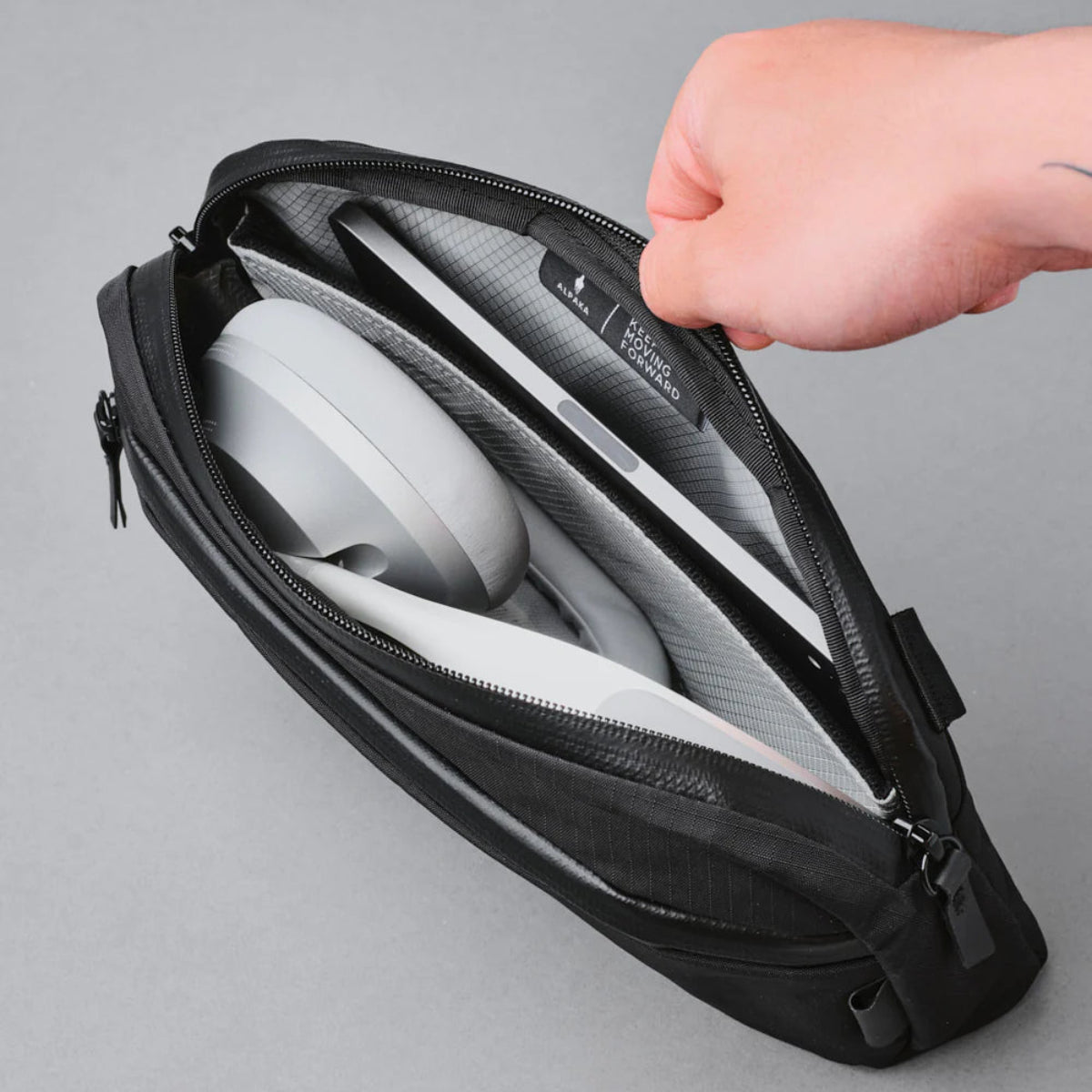 耐用設計 - 採用 耐磨、抗撕裂材料，確保長時間使用壽命