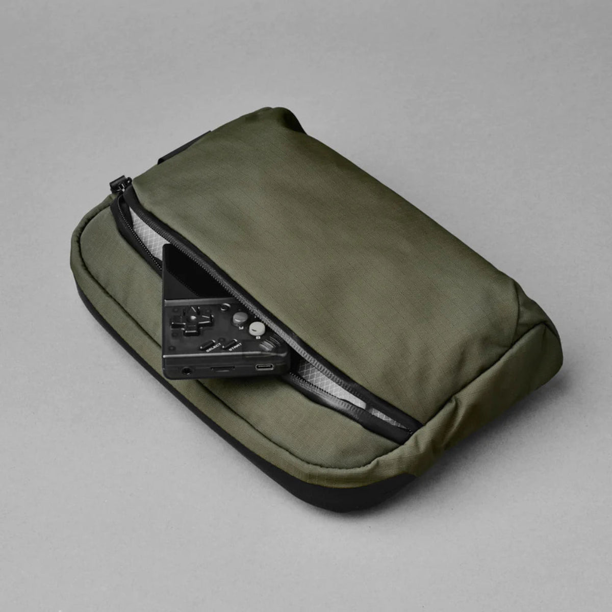 耐用設計 - 採用 耐磨、抗撕裂材料，確保長時間使用壽命