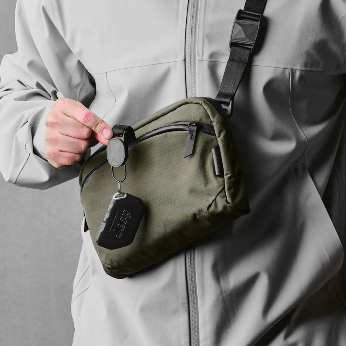 防水面料 - 採用高品質 防水材質，保護內部物品不受潮濕影響