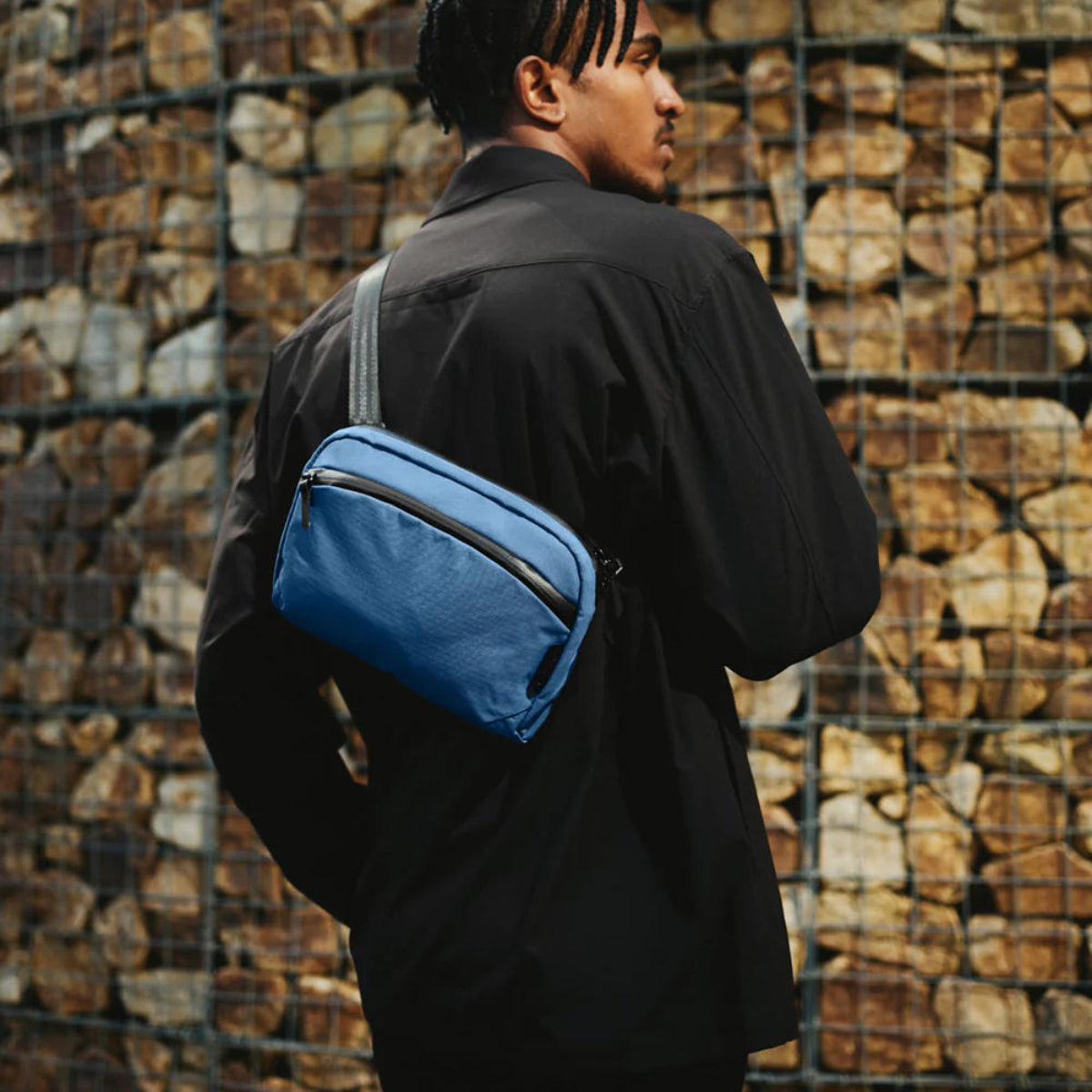 前袋附 MOD 鑰匙繫繩 - 附有 MOD 鑰匙繫繩，方便固定與取用鑰匙