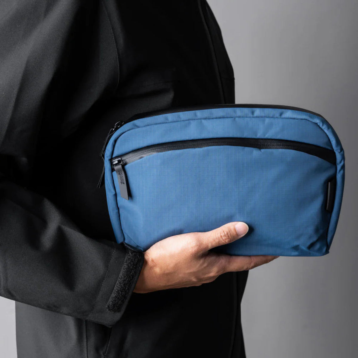 舒適易調整肩帶 - 肩帶可根據需求 自由調整長度，適合不同體型的使用者