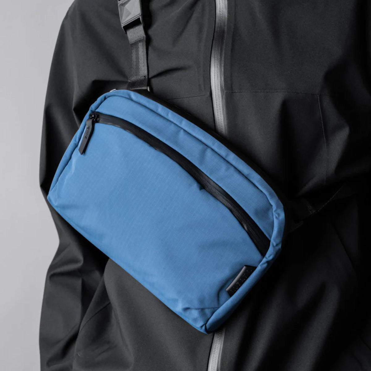 磁扣尼龍帶 - 配有 磁扣設計的尼龍肩帶，可快速拆卸並調整長度，提升舒適度