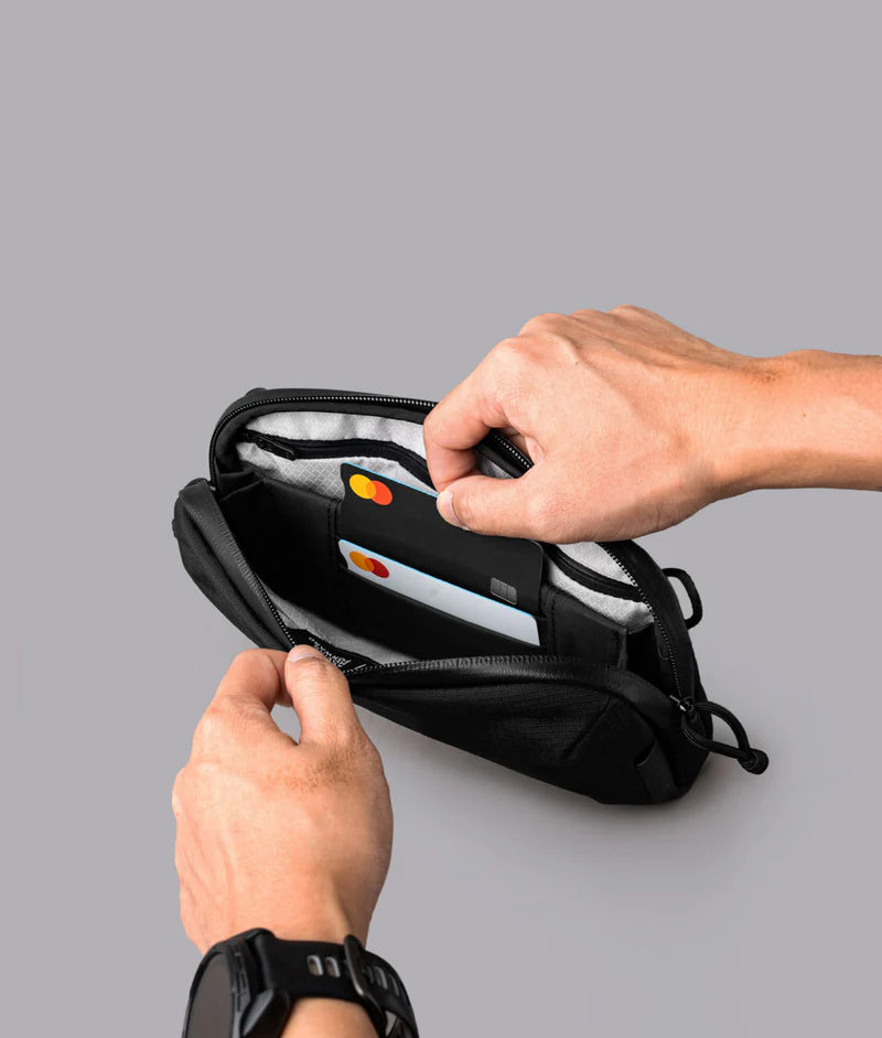 ALPAKA Flight Pouch Pro容量升級，內部分隔設計，分類收納更井然有序