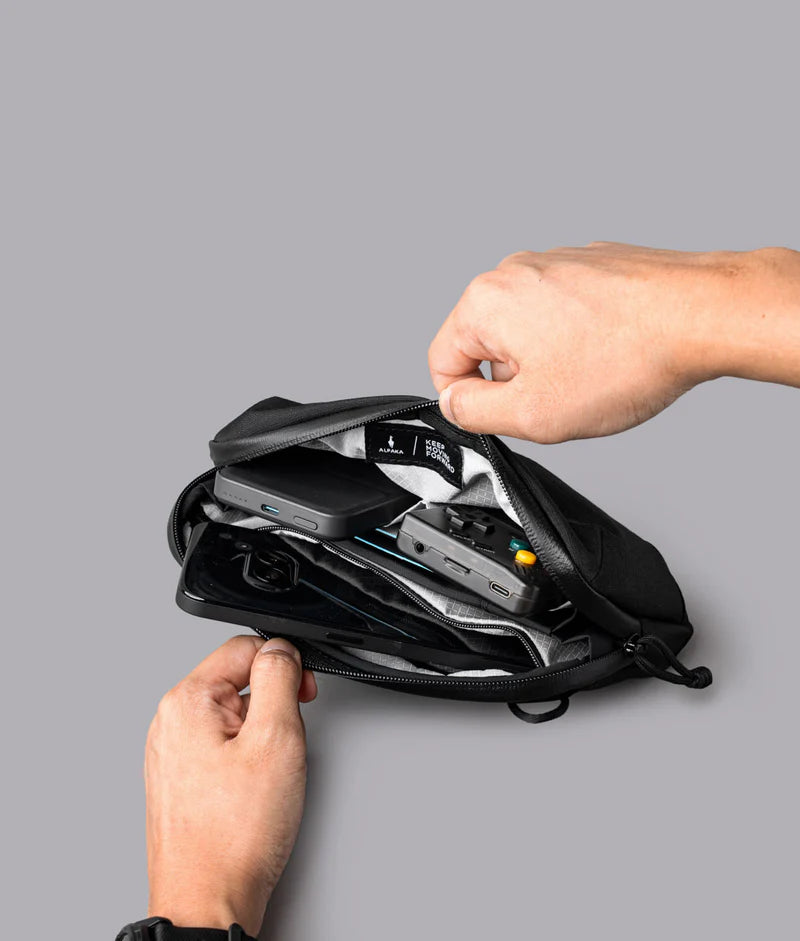 ALPAKA Flight Pouch Pro容量升級，內部分隔設計，分類收納更井然有序