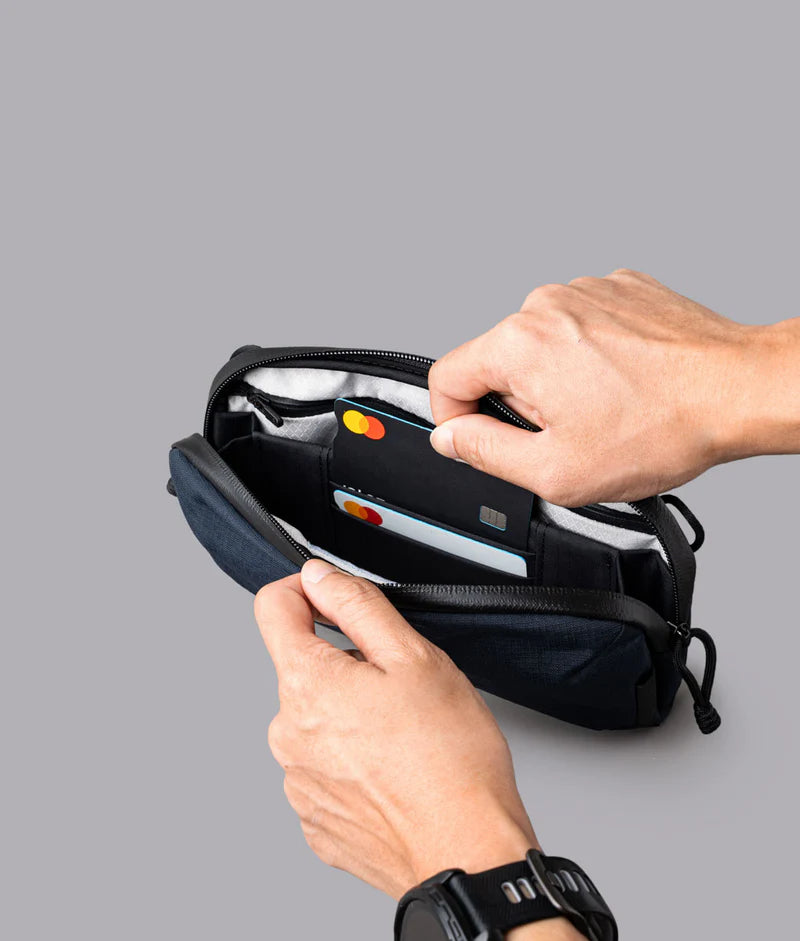 ALPAKA Flight Pouch Pro容量升級，內部分隔設計，分類收納更井然有序。