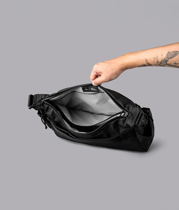 Alpaka Flight Satchel 多功能側肩包