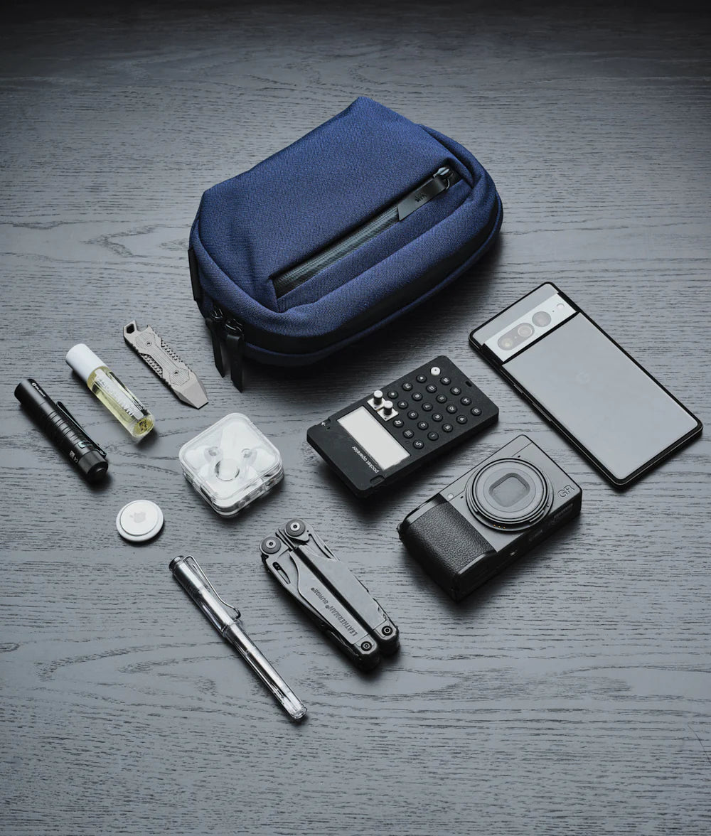 Go Sling Nano 小型側背包｜適用於 iPhone 14 Pro Max