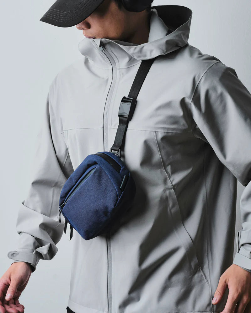 Go Sling Nano 小型側背包｜適用於 iPhone 14 Pro Max