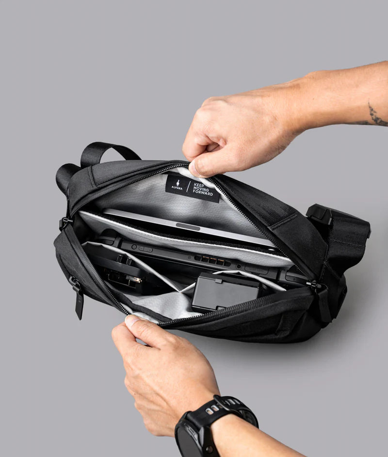 Alpaka Go Sling Mini V2 側肩包｜新升級Maglockz扣
寬敞的主隔層，配有靈活的整理裝置