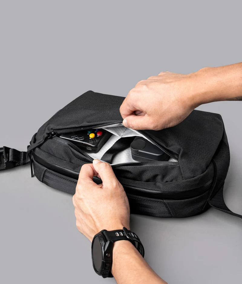 Go Sling Mini V2 側肩包｜新升級Maglockz扣z
前部快速存取口袋，配有整合式 MOD Key Tether