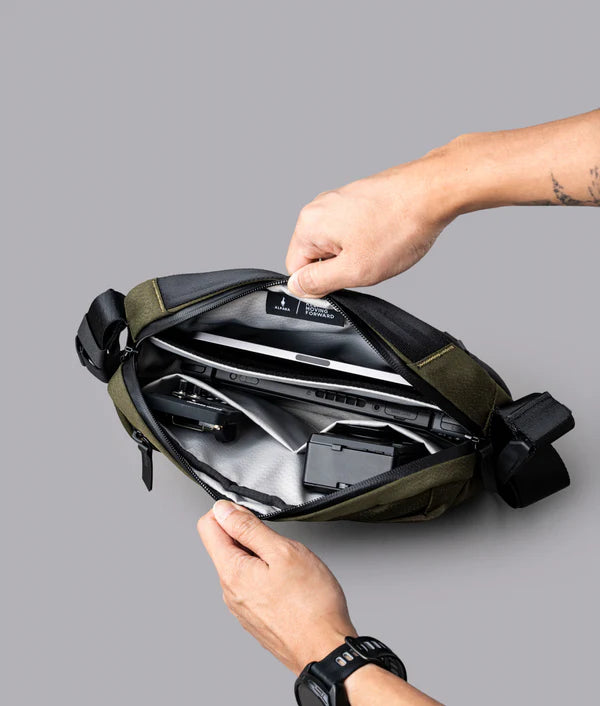 Go Sling Mini V2 側肩包｜新升級Maglockz扣
寬敞的主隔層，配有靈活的整理裝置