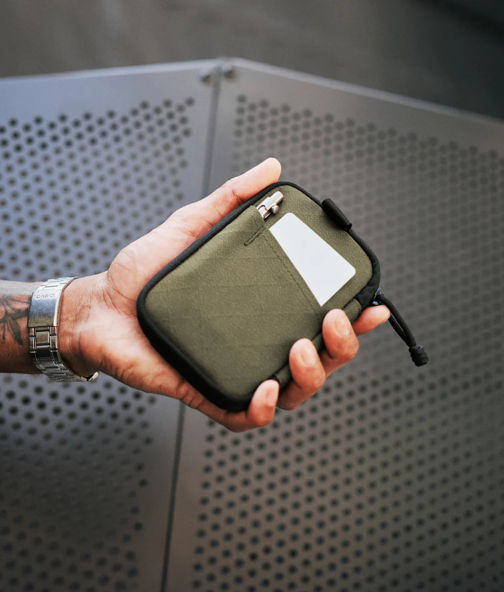 輕量便攜：重量僅 70g，便於日常使用和長途攜帶。