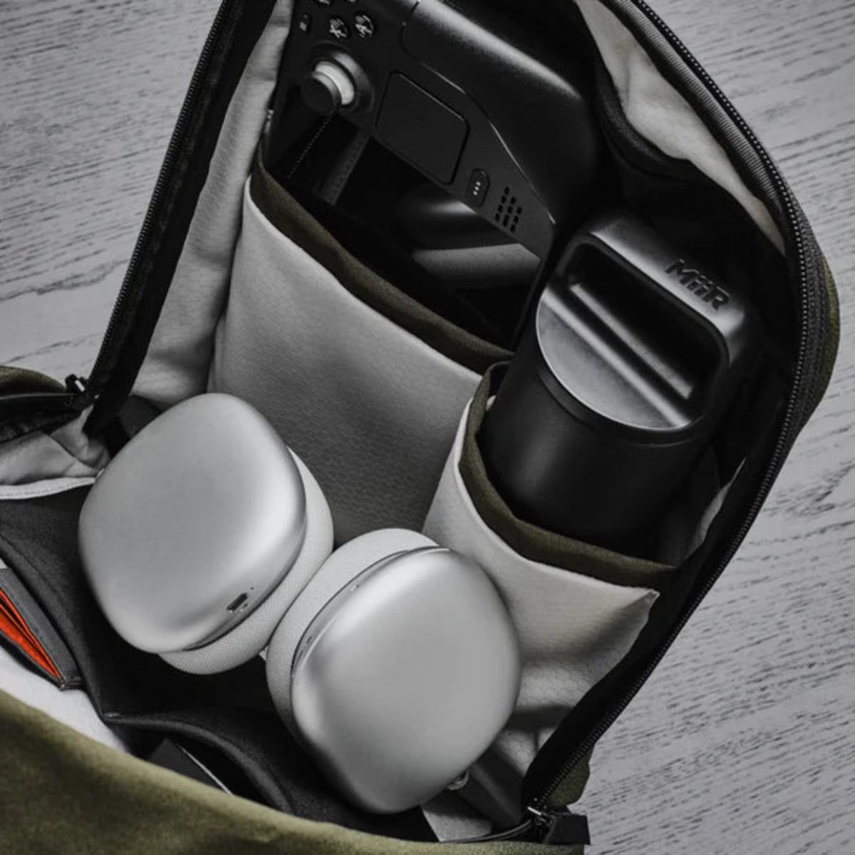 防潑水設計 - 保護包內物品免受水滴滲透