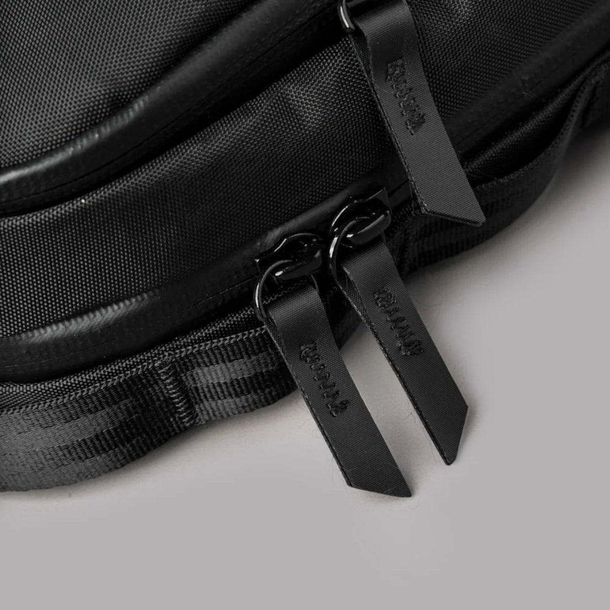 Alpaka Metro Sling Max 側背包｜輕薄防水 3L